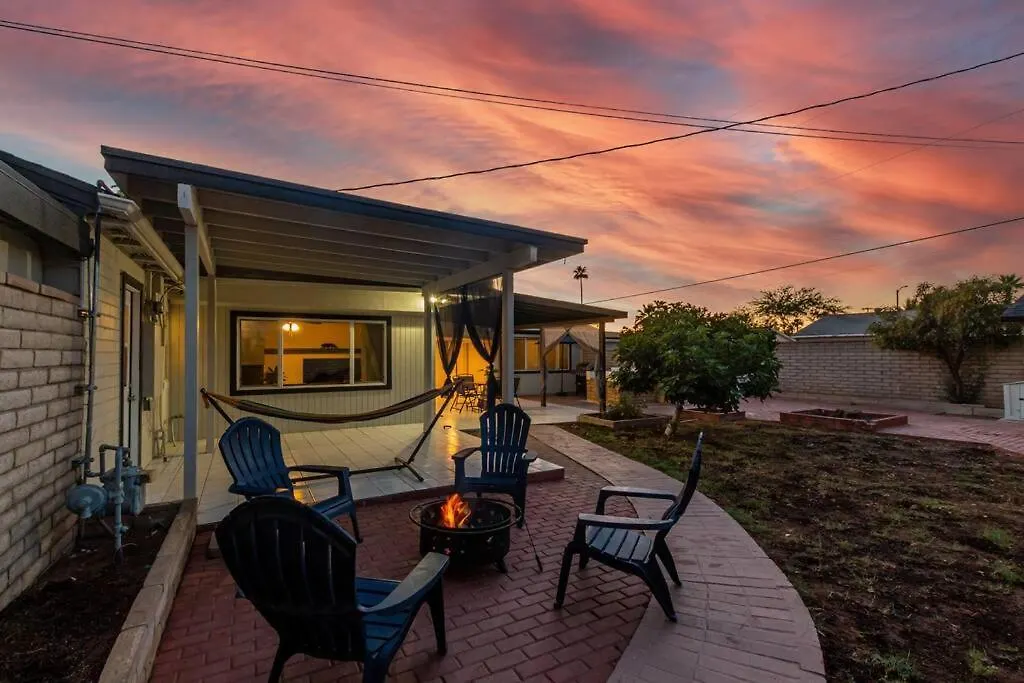 New Midtown Modern Studio With Backyard Phoenix Apartment